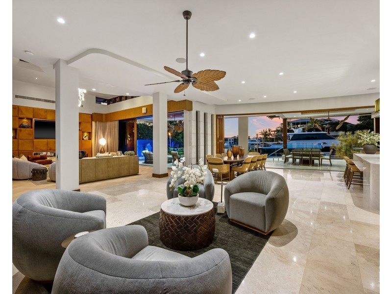 1 Westminster Court, Sovereign Islands QLD 4216