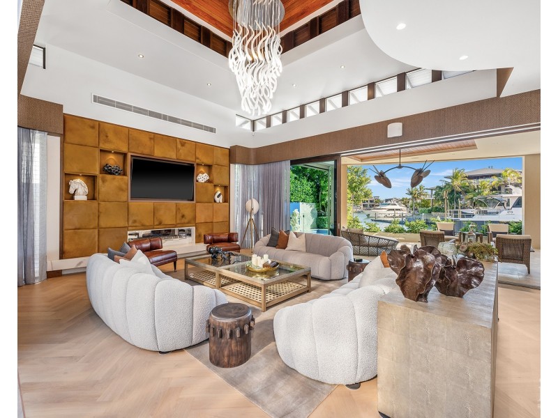 1 Westminster Court, Sovereign Islands QLD 4216