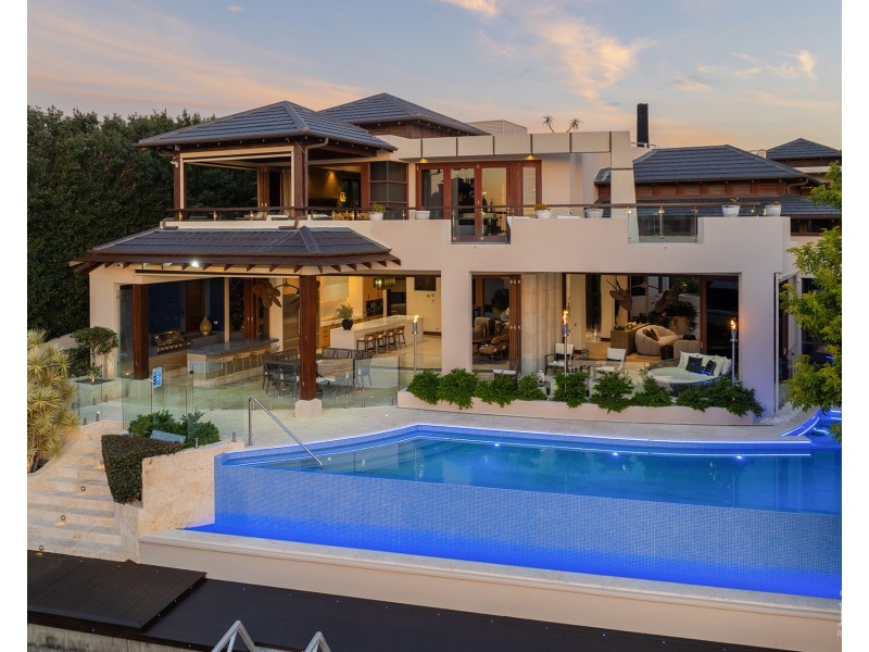 1 Westminster Court, Sovereign Islands QLD 4216