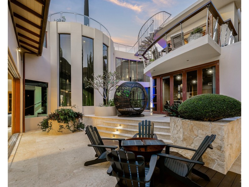 1 Westminster Court, Sovereign Islands QLD 4216