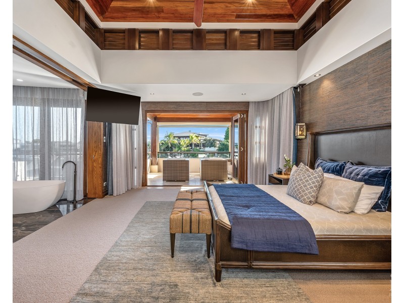 1 Westminster Court, Sovereign Islands QLD 4216