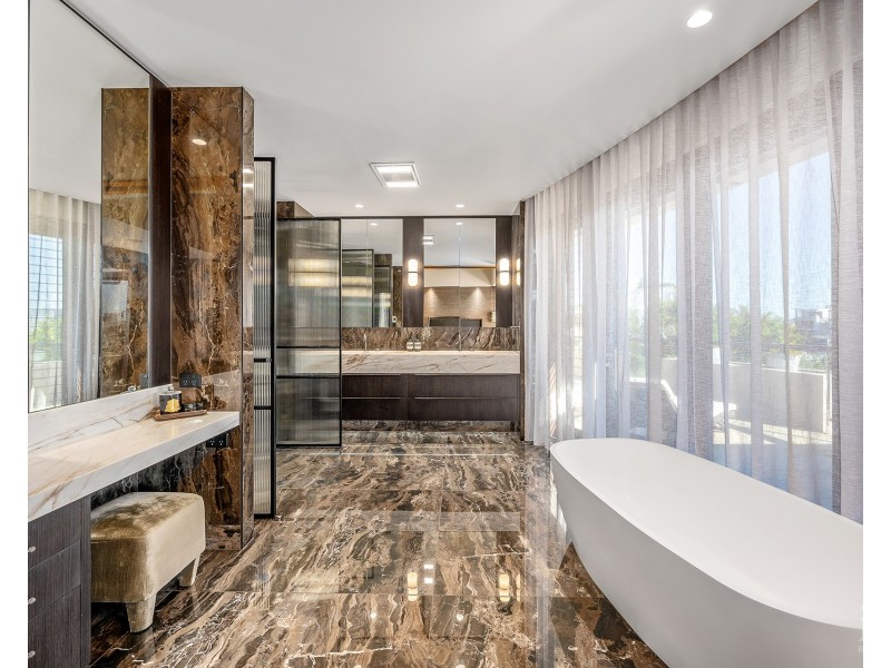 1 Westminster Court, Sovereign Islands QLD 4216