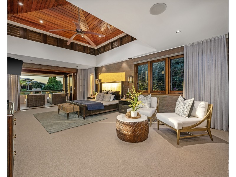 1 Westminster Court, Sovereign Islands QLD 4216