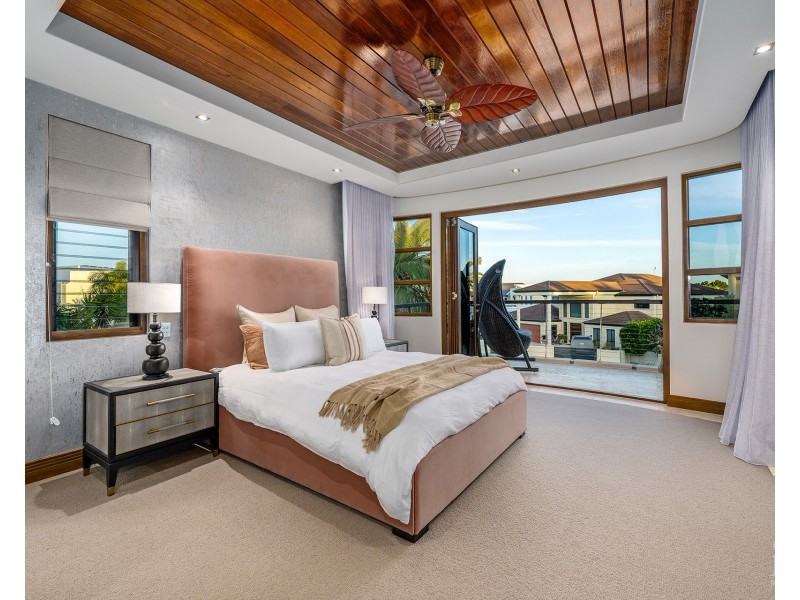 1 Westminster Court, Sovereign Islands QLD 4216