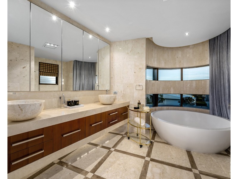 1 Westminster Court, Sovereign Islands QLD 4216