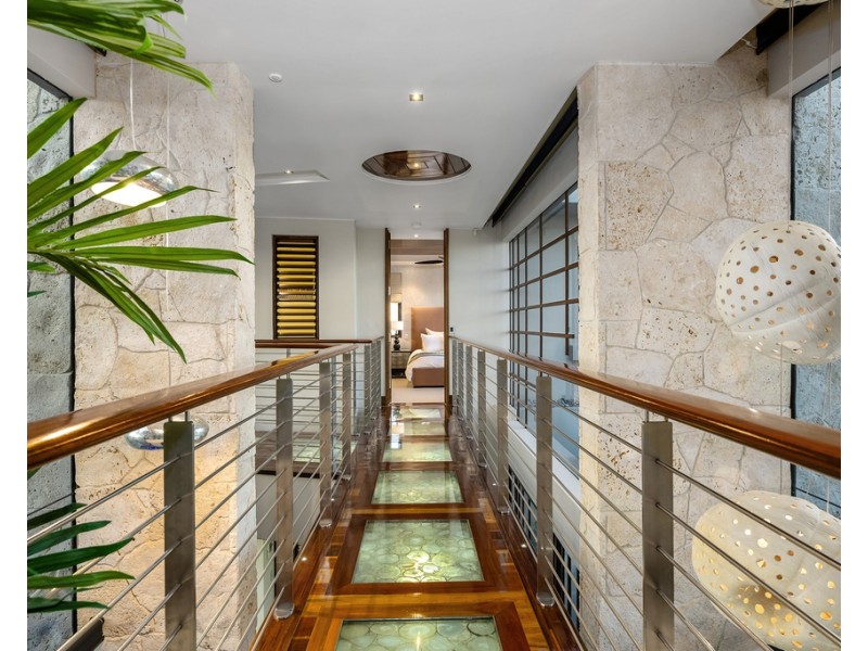 1 Westminster Court, Sovereign Islands QLD 4216