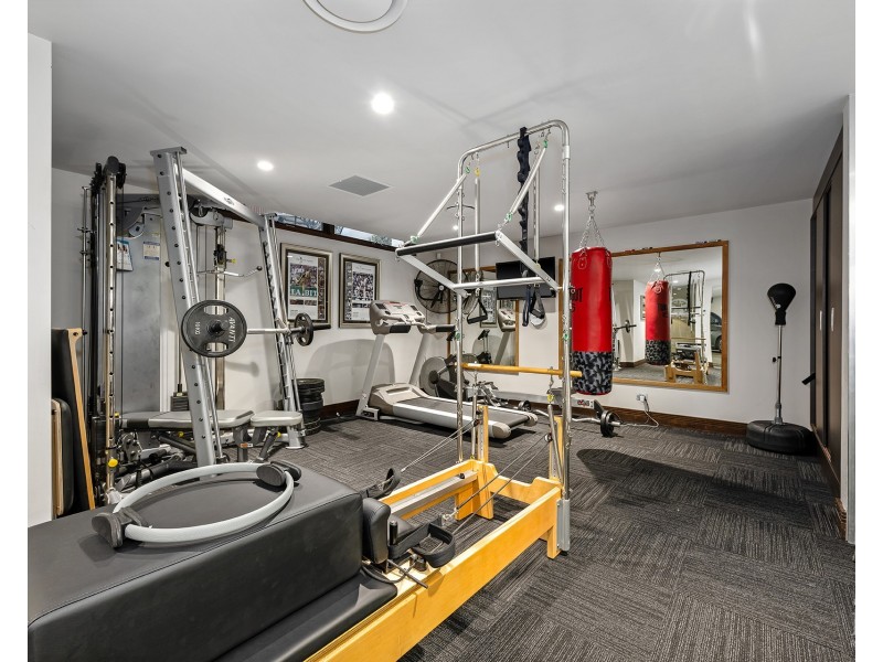 1 Westminster Court, Sovereign Islands QLD 4216