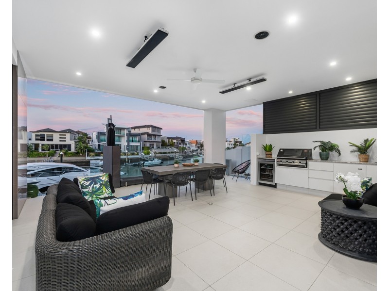 14 Royal Albert Crescent, Sovereign Islands QLD 4216