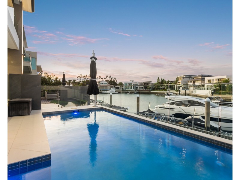 14 Royal Albert Crescent, Sovereign Islands QLD 4216