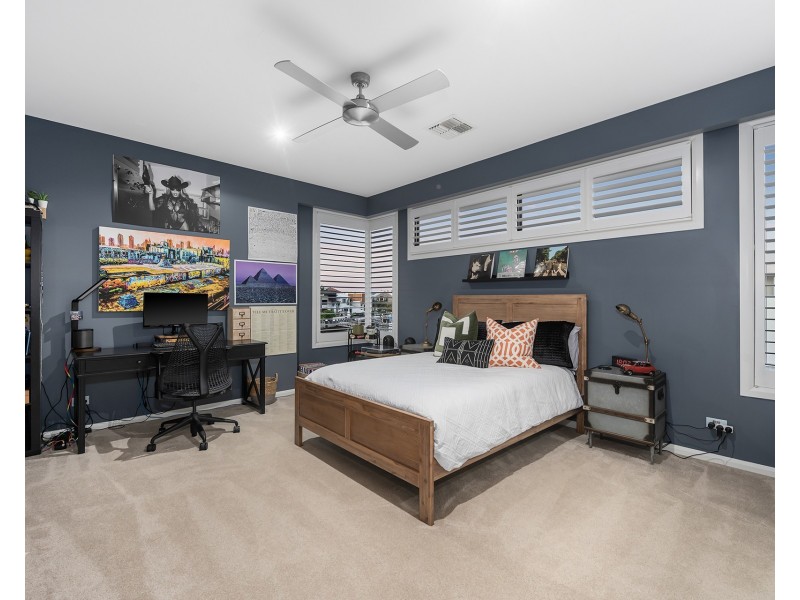 14 Royal Albert Crescent, Sovereign Islands QLD 4216