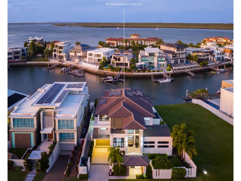 14 Royal Albert Crescent, Sovereign Islands QLD 4216