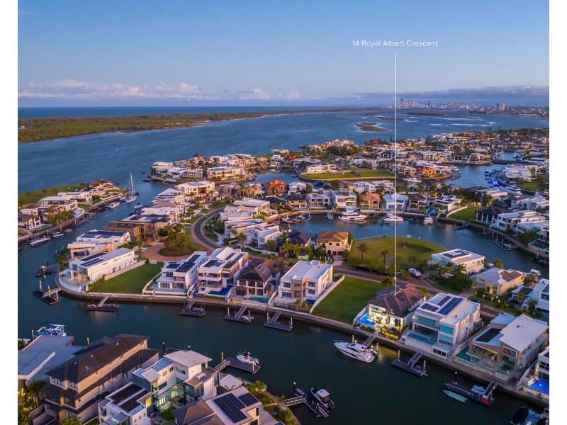 14 Royal Albert Crescent, Sovereign Islands QLD 4216