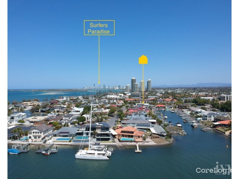 2/2 Bulolo Avenue, Runaway Bay QLD 4216