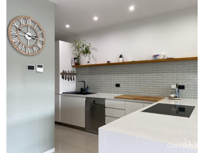 2/2 Bulolo Avenue, Runaway Bay QLD 4216