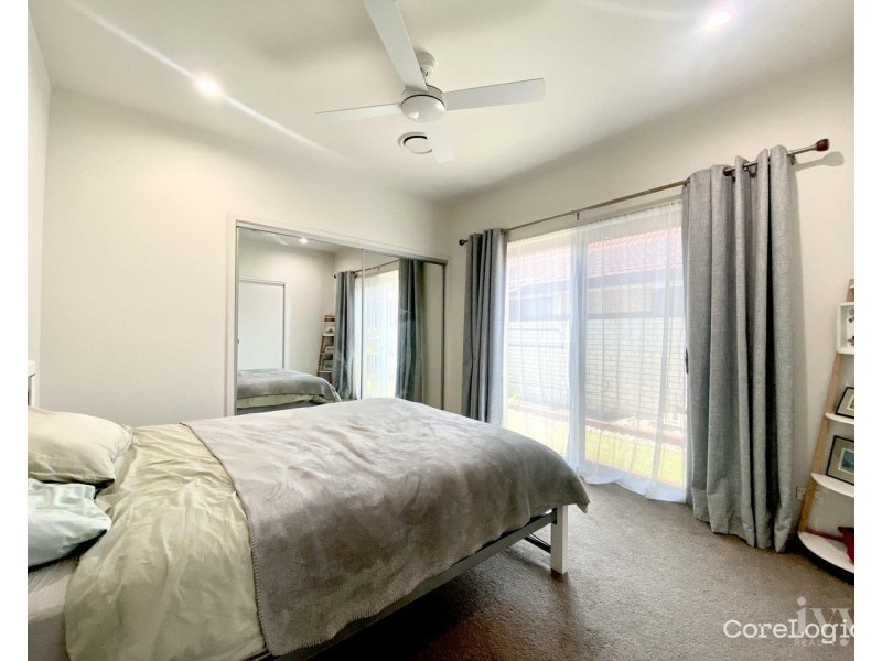 2/2 Bulolo Avenue, Runaway Bay QLD 4216