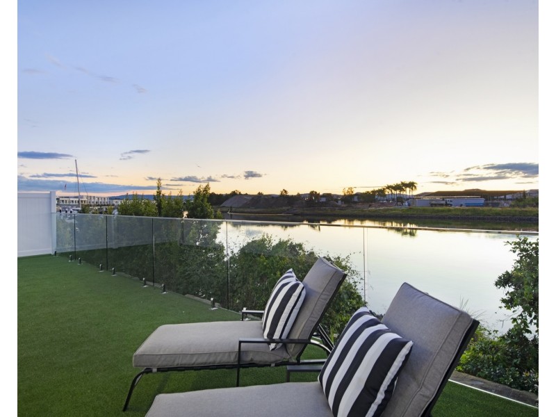 4 Lyra Avenue, Hope Island QLD 4212