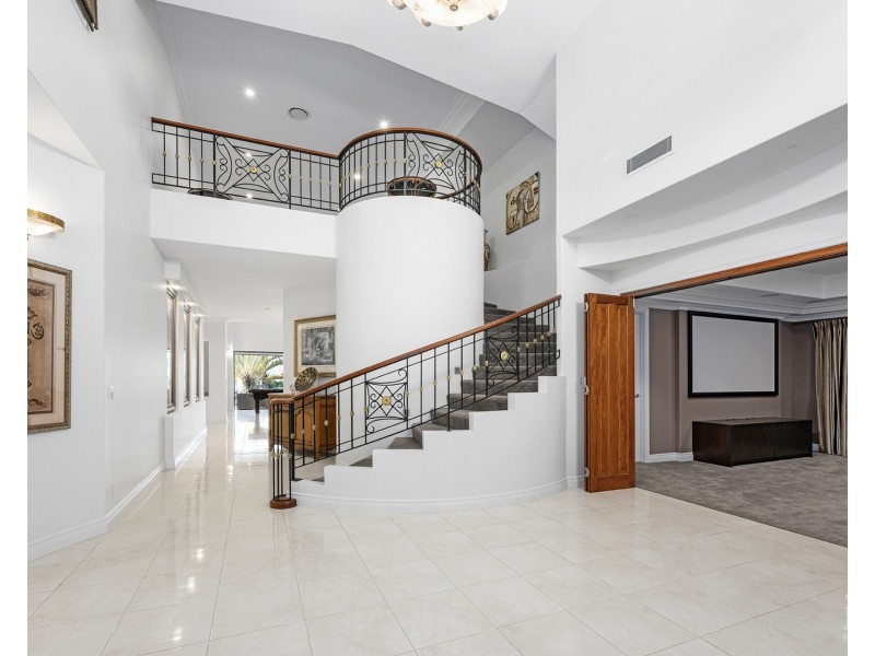 2210 Taromeo Court, Hope Island QLD 4212