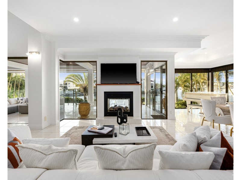 2210 Taromeo Court, Hope Island QLD 4212