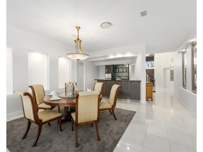 2210 Taromeo Court, Hope Island QLD 4212