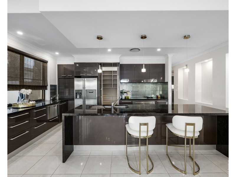 2210 Taromeo Court, Hope Island QLD 4212