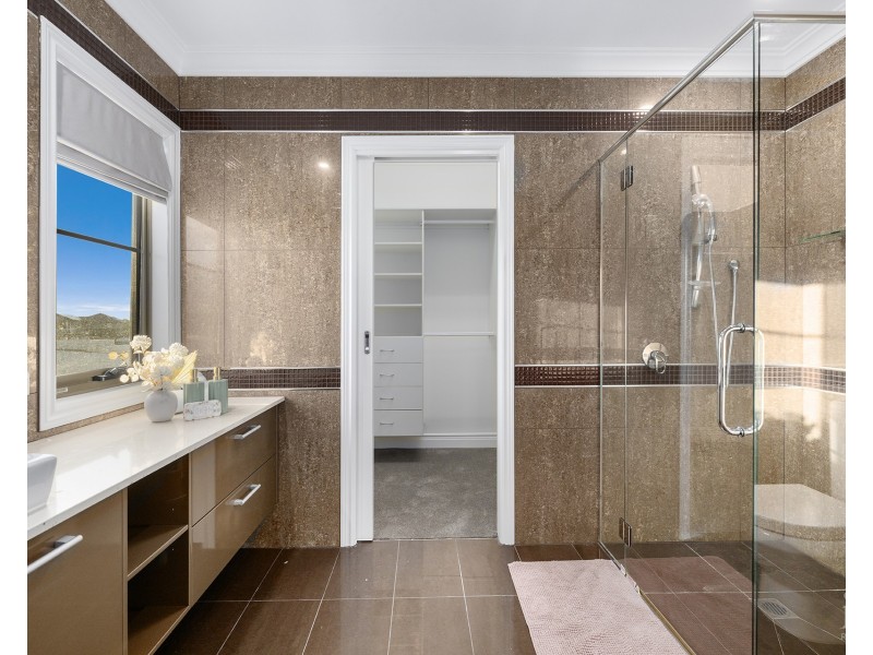 2210 Taromeo Court, Hope Island QLD 4212