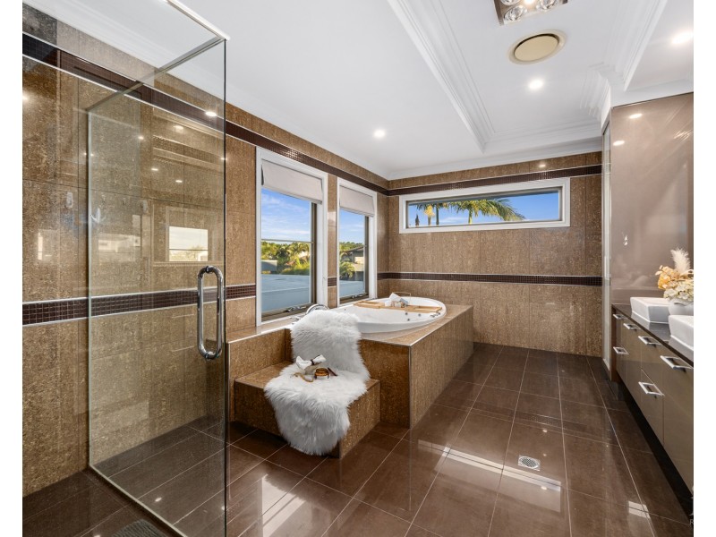 2210 Taromeo Court, Hope Island QLD 4212