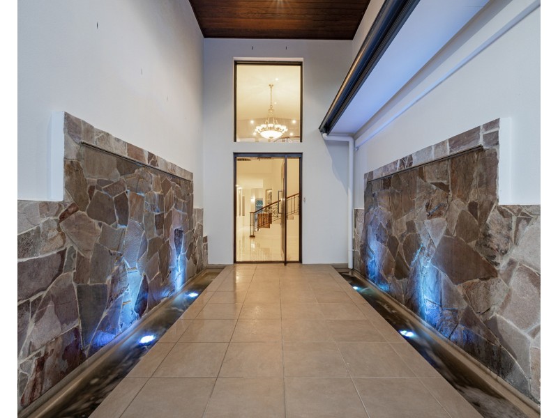 2210 Taromeo Court, Hope Island QLD 4212