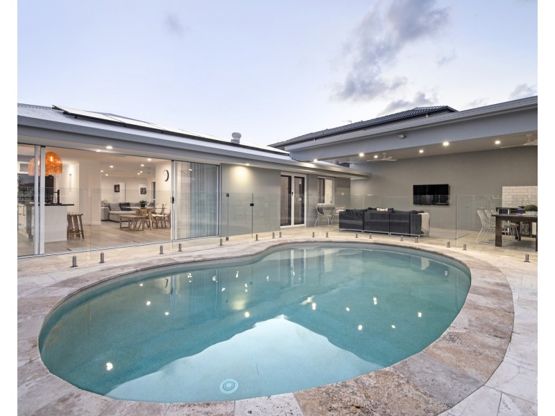 5 Namatjira Street, Paradise Point QLD 4216