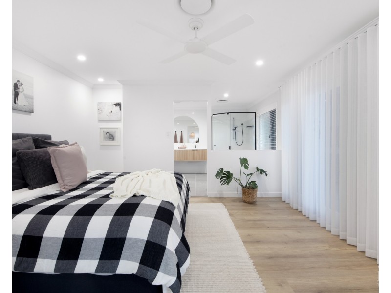 5 Namatjira Street, Paradise Point QLD 4216