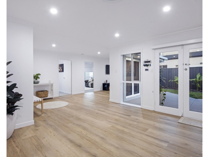 5 Namatjira Street, Paradise Point QLD 4216
