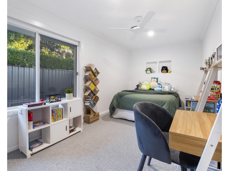 5 Namatjira Street, Paradise Point QLD 4216