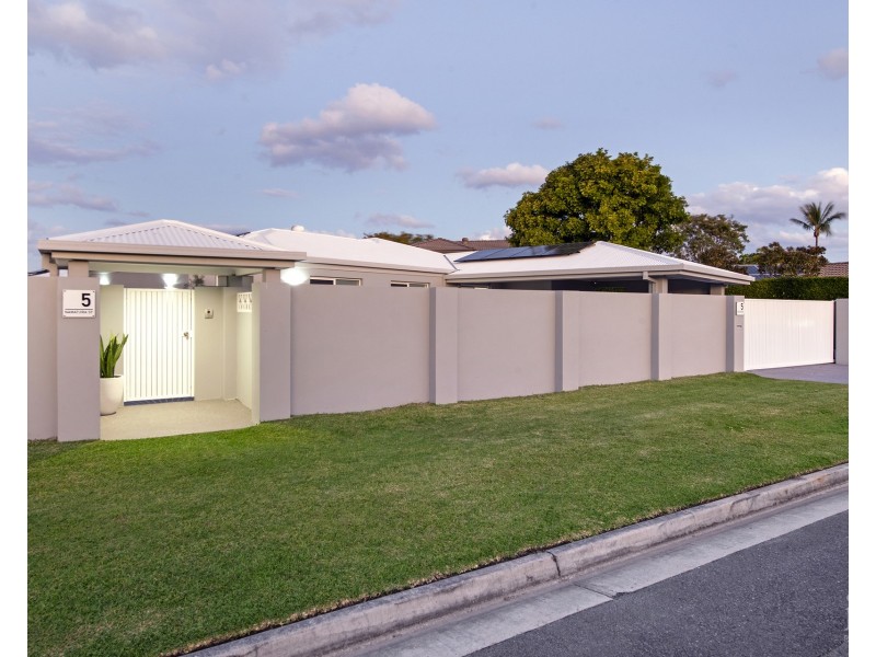 5 Namatjira Street, Paradise Point QLD 4216