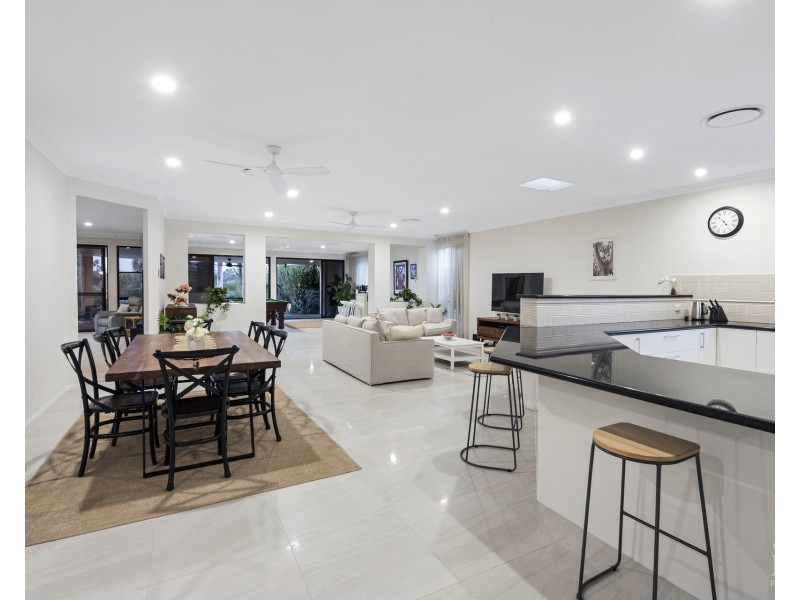 28 Kawana Crescent, Ashmore QLD 4214