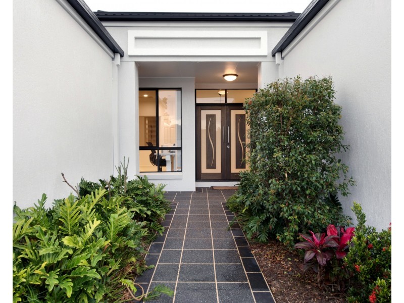 28 Kawana Crescent, Ashmore QLD 4214