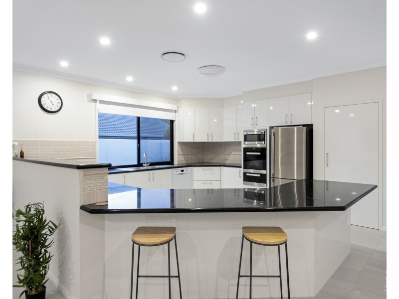 28 Kawana Crescent, Ashmore QLD 4214