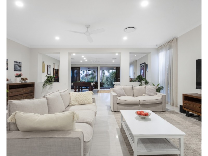 28 Kawana Crescent, Ashmore QLD 4214