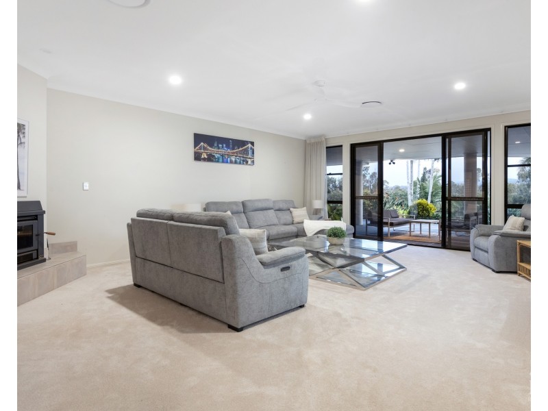 28 Kawana Crescent, Ashmore QLD 4214