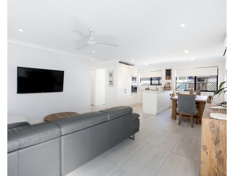 1&2/24 Bruce Avenue, Paradise Point QLD 4216