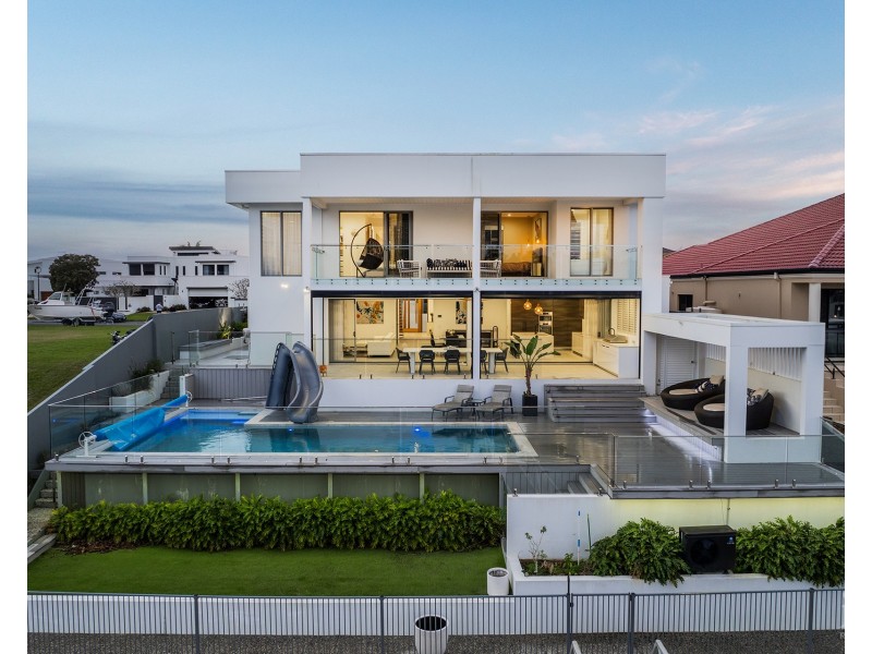 117 Sir Bruce Small Boulevard, Benowa Waters QLD 4217