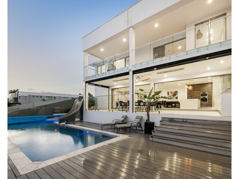 117 Sir Bruce Small Boulevard, Benowa Waters QLD 4217