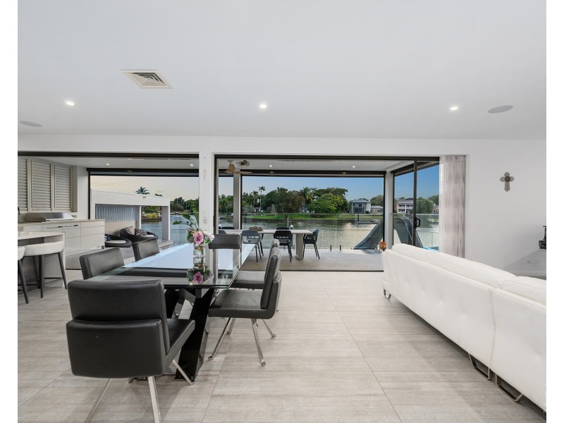 117 Sir Bruce Small Boulevard, Benowa Waters QLD 4217