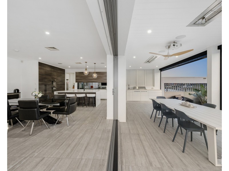 117 Sir Bruce Small Boulevard, Benowa Waters QLD 4217