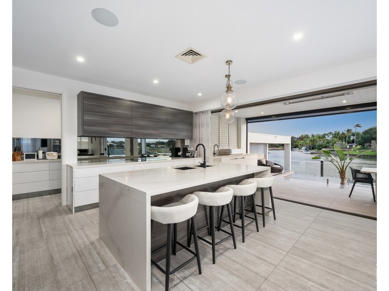 117 Sir Bruce Small Boulevard, Benowa Waters QLD 4217