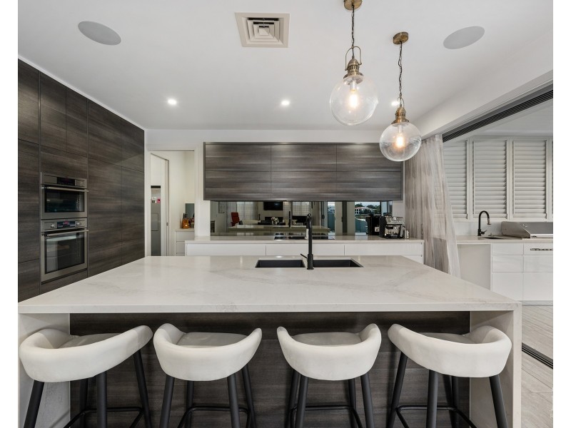 117 Sir Bruce Small Boulevard, Benowa Waters QLD 4217