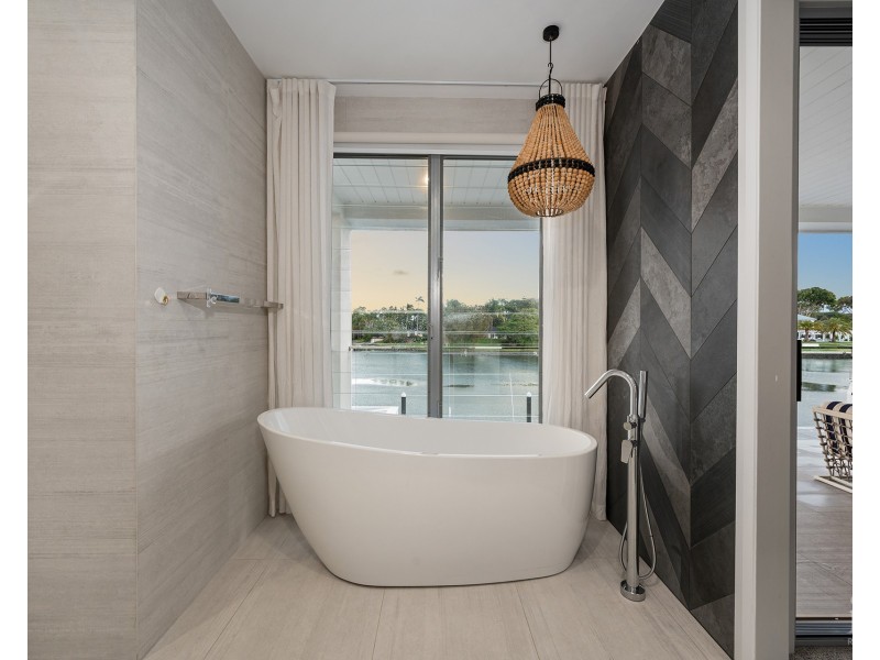 117 Sir Bruce Small Boulevard, Benowa Waters QLD 4217