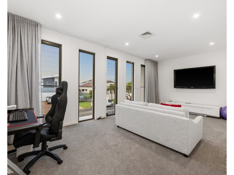 117 Sir Bruce Small Boulevard, Benowa Waters QLD 4217