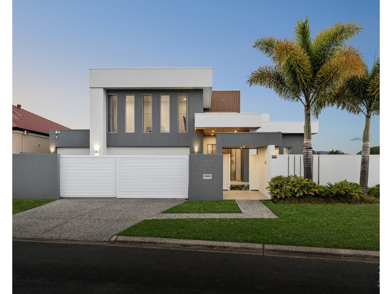117 Sir Bruce Small Boulevard, Benowa Waters QLD 4217