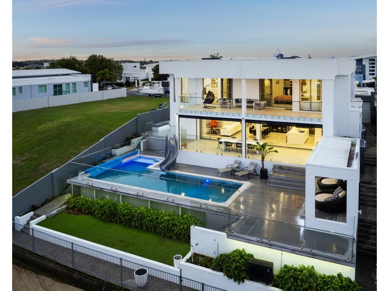 117 Sir Bruce Small Boulevard, Benowa Waters QLD 4217