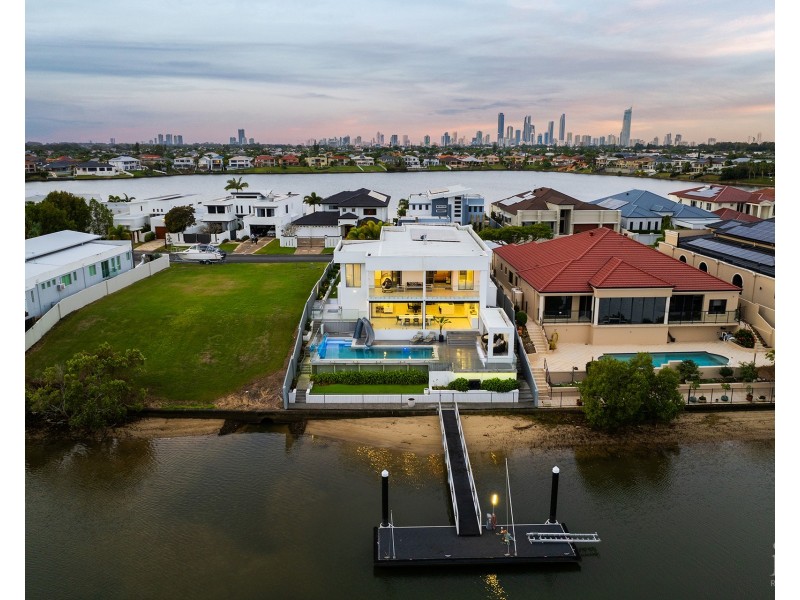 117 Sir Bruce Small Boulevard, Benowa Waters QLD 4217