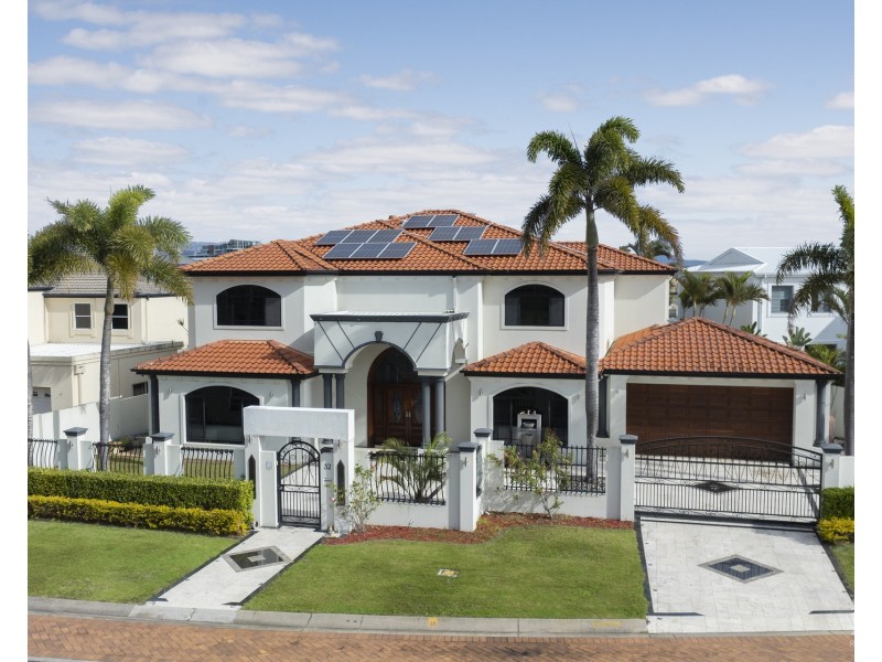 32 King Arthurs Court, Sovereign Islands QLD 4216